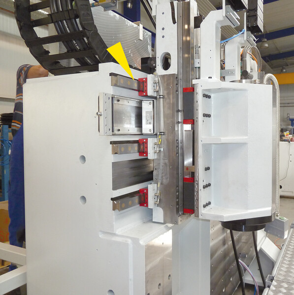 Safety clamping systems for rail constructions on lathes