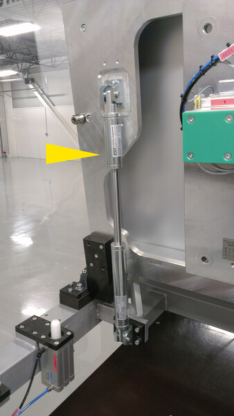 Motion support for assembly arms in the automotive industry