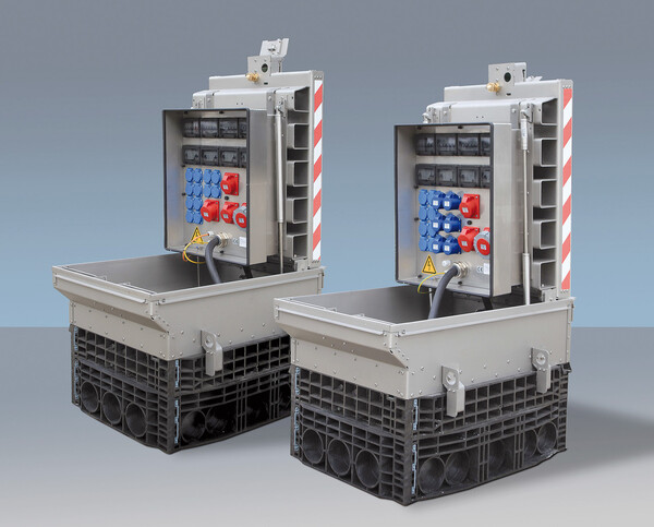 Opening and closing mechanisms for heavy covers on undergro...